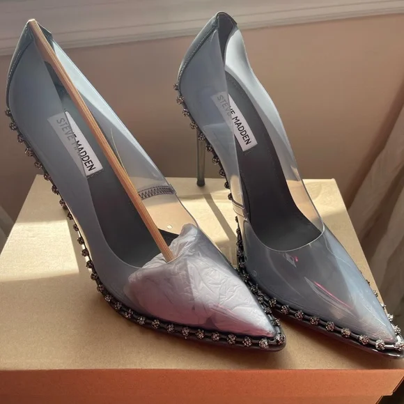 Steven Madden Dark Grey Vinyl Pump - Picture 1 of 4